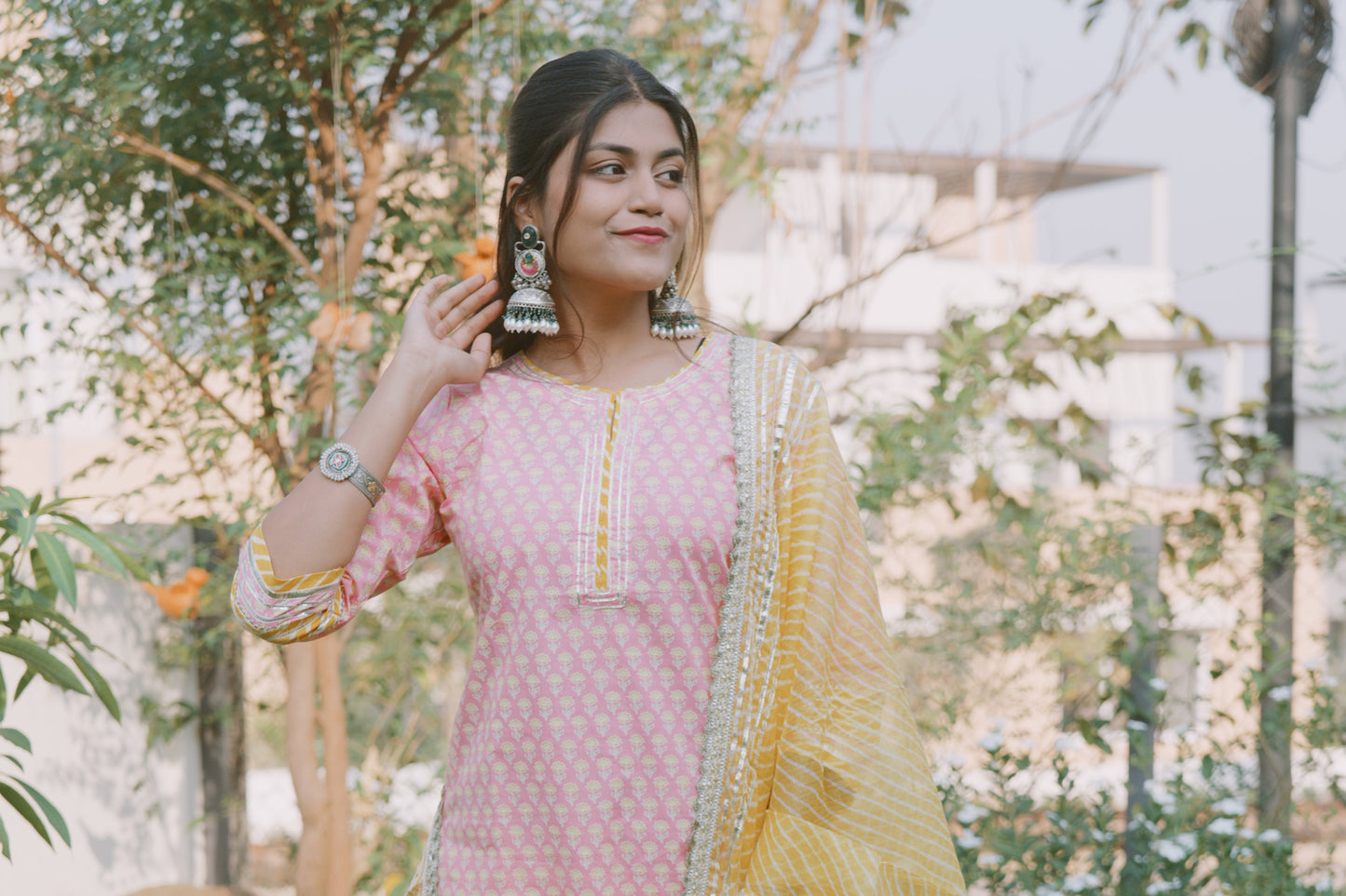 Oversized chandbalis