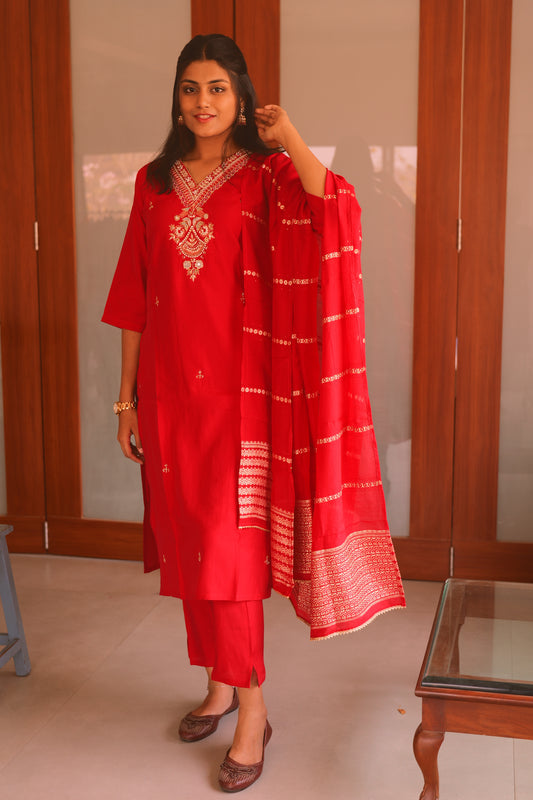 Red hand Embroidered Dola Silk Kurta Pant Set with Dupatta
